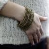 Mehrreihiges Perlen Armband mit Holzverschluss – gold- und bronzefarben