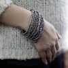 Mehrreihiges Perlen Armband mit Holzverschluss – gold- und bronzefarben